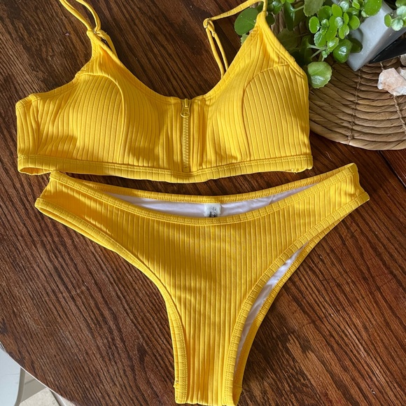 NWOT Yellow Cupshe Bikini - Picture 2 of 4